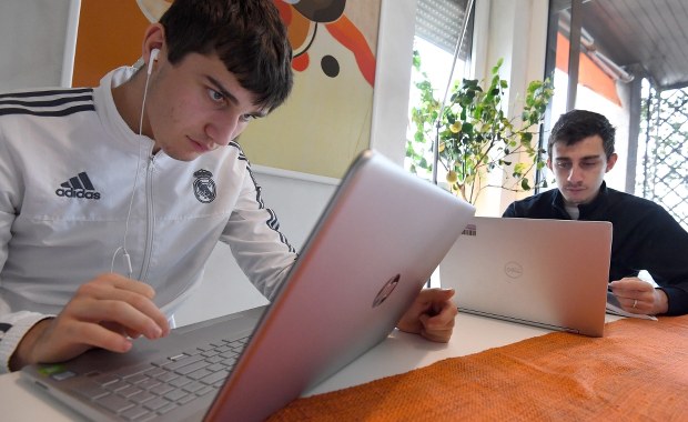 Do kiedy nauka zdalna? Premier podał wstępną datę powrotu dzieci do szkół