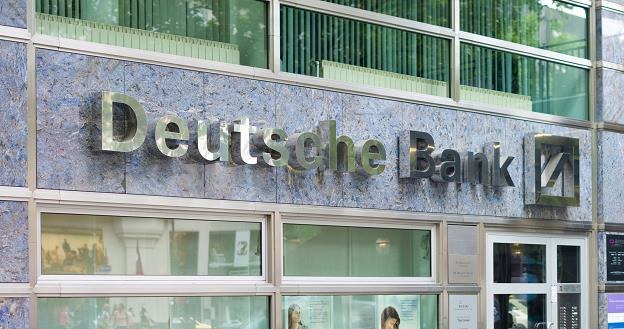 Do końca 2017 roku Deutsche Bank zamknie albo połączy z innymi 188 swoich placówek w Niemczech /&copy;123RF/PICSEL