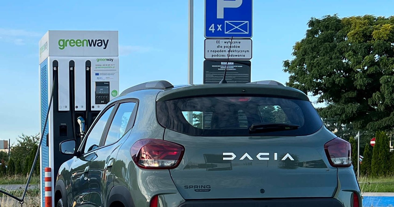 Do końca 2024 roku stacje ładowania GreenWay mają znajdować się na 284 parkingach sklepów Aldi./zdjęcie ilustracyjne/ /INTERIA.PL