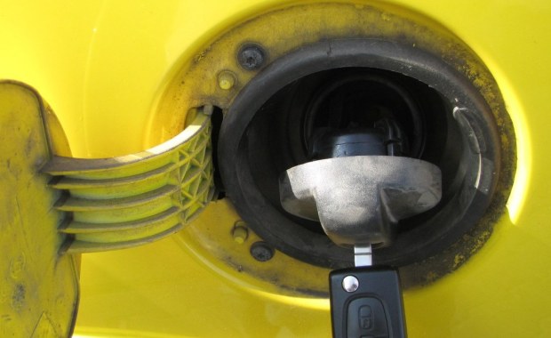 Do końca roku nie ma co liczyć na tańsze paliwa