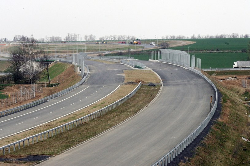 Do końca roku oddane do użytku zostanie kolejne 330 km dróg ekspresowych /Piotr Krzyżanowski /East News