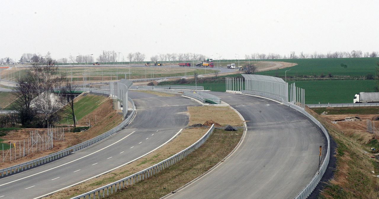 Do końca roku oddane do użytku zostanie kolejne 330 km dróg ekspresowych /Piotr Krzyżanowski /East News