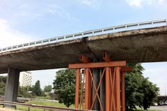 Do końca wakacji drogowcy nie skończą remontu Mostu Łazienkowskiego