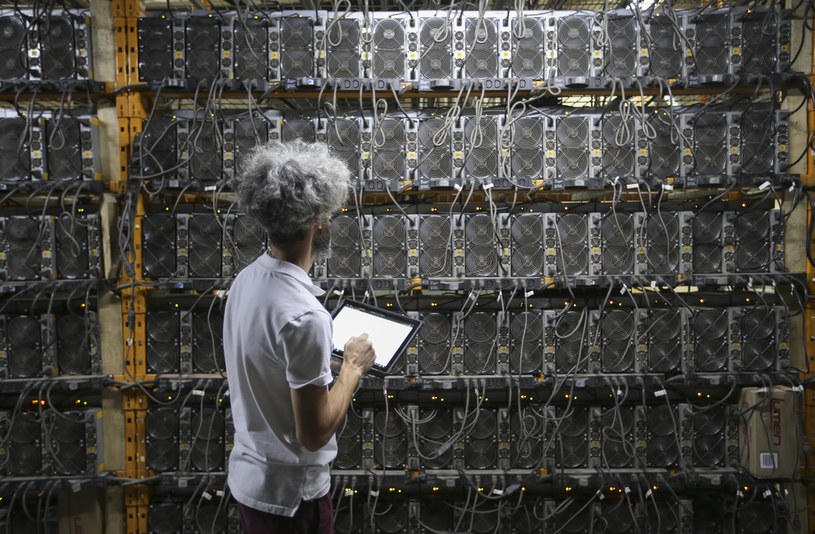 Do kopania kryptowalut potrzebne są ogromne ilości prądu. To sprawia, że m.in. bitcoin odpowiada za ogromne emisje /Bloomberg /Getty Images