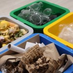 Do którego pojemnika wyrzucasz opakowania po kawie? Większość z nas popełnia błąd