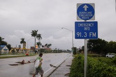 Do Miami dotarły ulewy zapowiadające huragan Irma