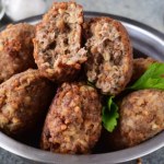 kotlety Do mielonego dodaję nietypowy składnik, kotlety wychodzą "prima sort". Przepis mam od znajomej z Bieszczad