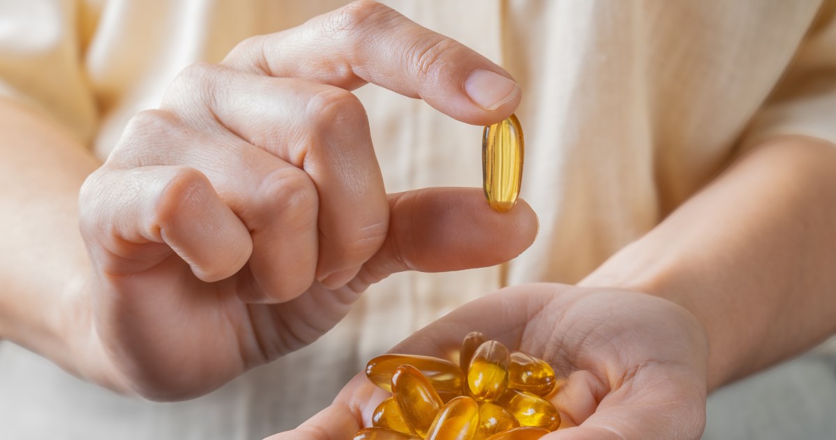 Do najlepszych źródeł kwasów omega-3 zaliczamy tłuste ryby, takie jak makrela, tuńczyk, czy łosoś. /123RF/PICSEL