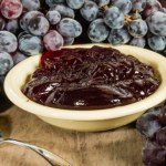 Do naleśników i gofrów jest niezastąpiona. Najlepsze dżemy i musy mogą się schować