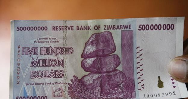 Do niedawna najwyższe odsetki od depozytów płaciły banki w Zimbabwe /INTERIA.PL