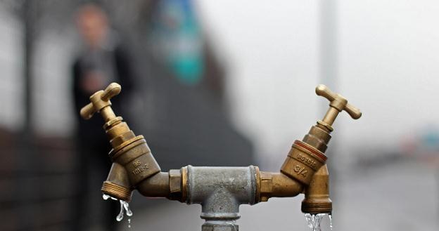 Do nieprawidłowości najczęściej dochodzi na rynku usług wodociągowo-kanalizacyjnych /AFP