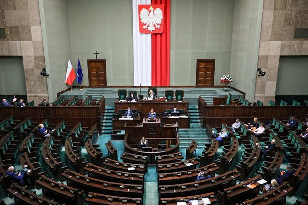 Do odrzucenia w Sejmie stanowiska Senatu wymagana jest bezwzględna większość głosów - o jeden głos więcej, niż wszystkich pozostałych głosów / 	Leszek Szymański    /PAP