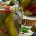 Do ogórków zamiast octu dodaję ten owoc. Chrupią aż miło i mają delikatny smak
