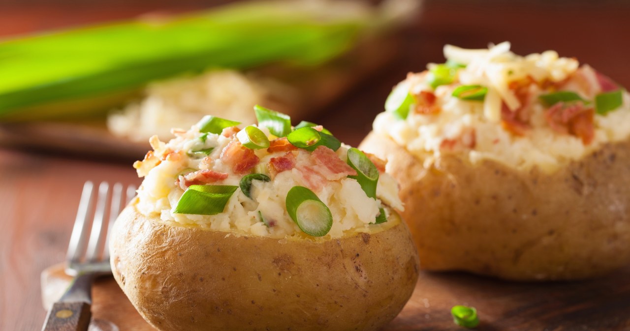 Do pieczenia możesz użyć także innych rodzajów sera: cheddar, parmezan lub goudę /123RF/PICSEL