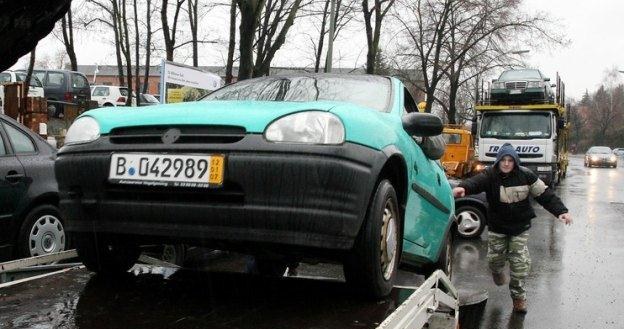 Do Polski nie trafiają auta w idealnym stanie technicznym / Fot: Lech Muszyński /Reporter