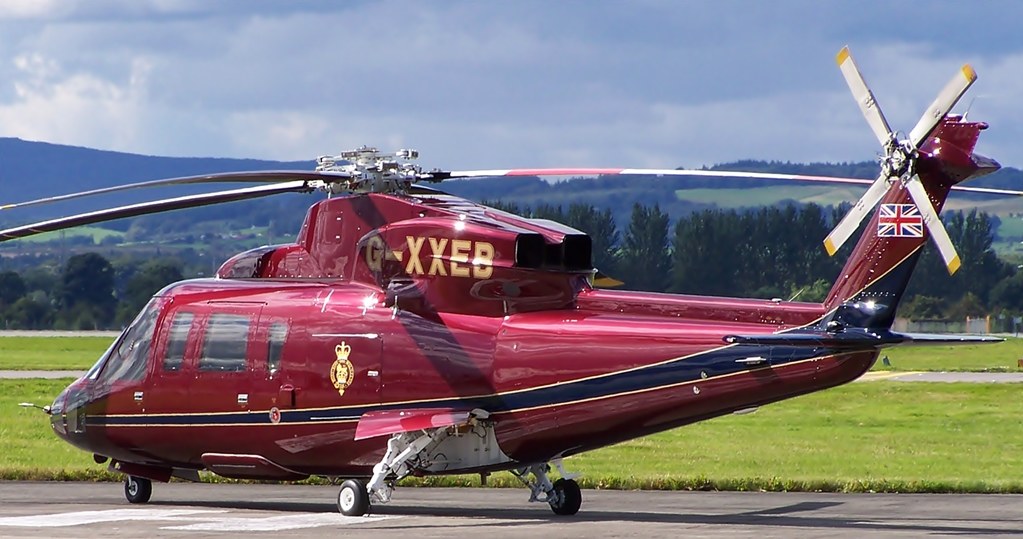 Do poruszania się po kraju rodzina królewska używa dwóch śmigłowców,  dwusilnikowych maszyn typu Sikorsky S-76C+ /foto: wikipedia /domena publiczna