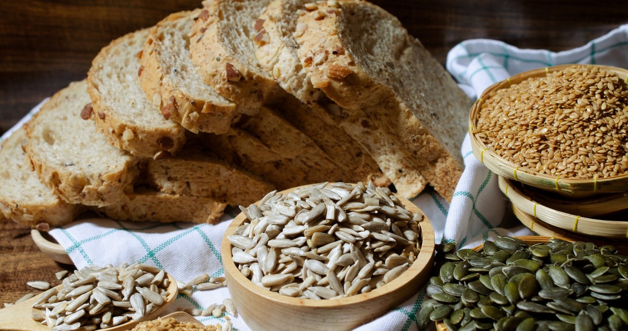 Do przygotowania chleba, zamiast mąki, będziesz potrzebować nasion. /123RF/PICSEL