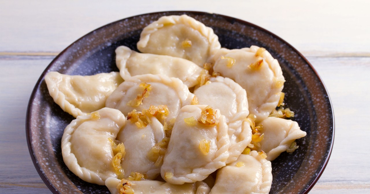 Do przygotowania pierogów wykorzystaj konkretny typ mąki. Ciasto będzie smaczne, delikatne i sprzężyste /123RF/PICSEL