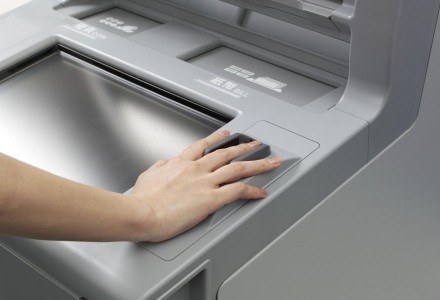 Do roku 2011 w Polsce ma działać ok. 3 tysięcy bankomatów z czytnikami biometrycznymi /materiały prasowe