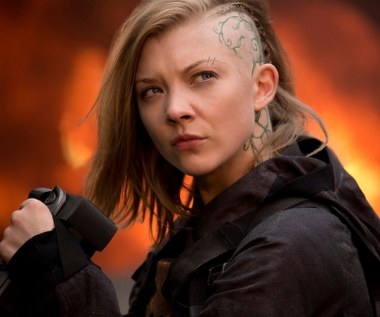 Do roli w "Igrzyskach śmierci" Natalie Dormer ogoliła połowę głowy. Reżyser Francis Lawrence początkowo skłaniał się do idei ogolenia głowy aktorki na zero, ostatecznie jednak Dormer zachowała połowę włosów.

Dormer wcieliła się w 'Igrzyskach śmierci" w postać Cressidy. "Pochodzi z Kapitolu, dotychczas była mocno wystylizowana, jednak teraz przechodzi buntowniczy okres. Myślę, że [ta fryzura] pasuje mojej bohaterce" - stwierdziła Dormer dodając, że nigdy wcześniej nie ogoliła sobie głowy.