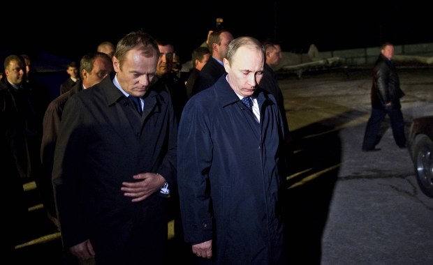 "Do Rzeczy": Jak Tusk oddał Putinowi śledztwo ws. katastrofy smoleńskiej 