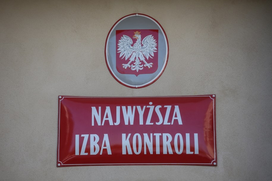 Do sądu trafił akt oskarżenia przeciwko prezesowi Najwyższej Izby Kontroli Krzysztofowi Kwiatkowskiemu, byłemu baronowi PSL na Podkarpaciu Janowi B. i przeciwko kontrolerowi w rzeszowskiej delegaturze NIK Pawłowi A. (na zdjęciu: siedziba NIK w Warszawie) /Rafał Guz /PAP