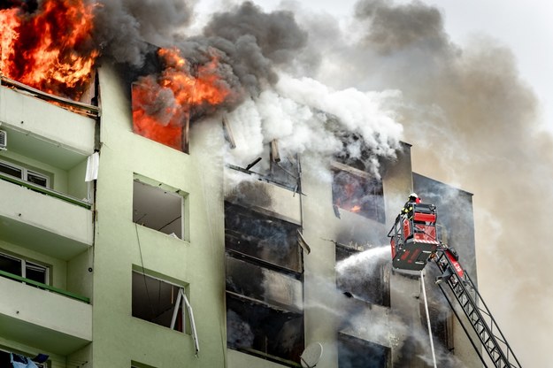 Do siedmiu wzrosła liczba ofiar śmiertelnych piątkowego wybuchu gazu i pożaru w bloku mieszkalnym w Preszowie na wschodzie Słowacji /PATRIK MINAR /PAP/EPA