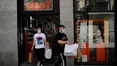 Do sklepu bez maseczki nie wejdziesz. Apel resortu zdrowia 