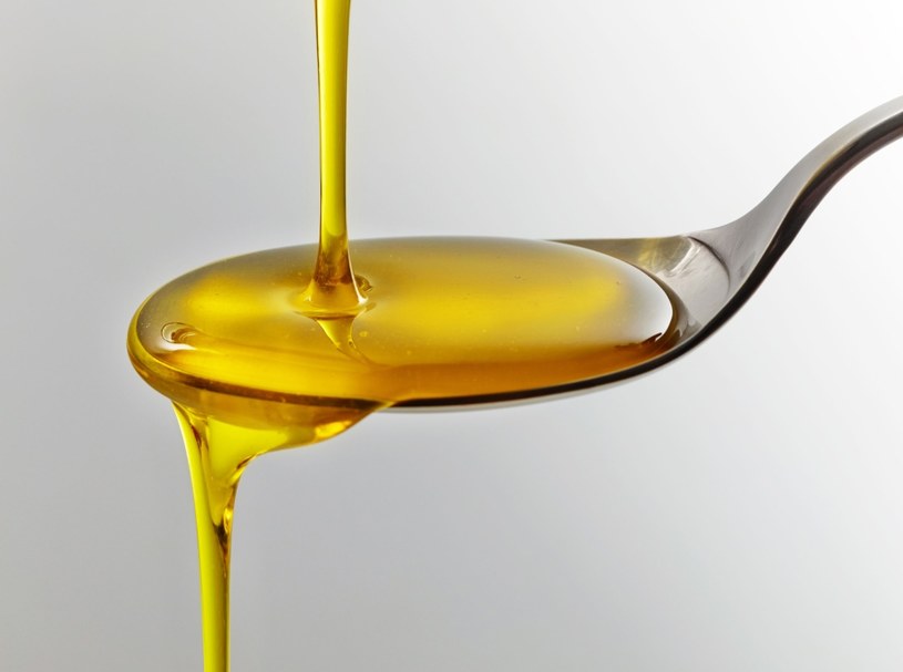 Do smażenia lepiej nadaje się oliwa rafinowana /123RF/PICSEL