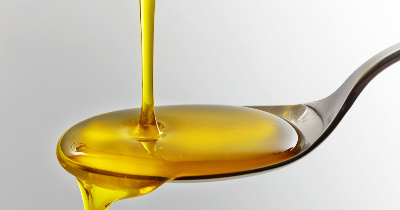 Do smażenia lepiej nadaje się oliwa rafinowana /123RF/PICSEL
