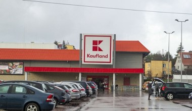 Do strajku w sklepach mobilizują pracowników w całym kraju. Żądają 1200 zł podwyżki