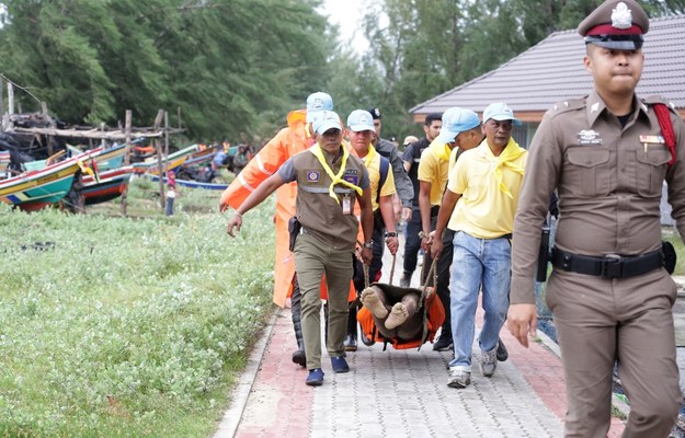 Do Tajlandii zbliża się burza tropikalna Pabuk. Odwołane promy, zamknięte lotniska /ABDULLAH WANGNI /PAP/EPA