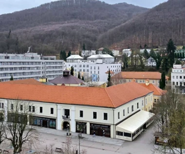 Do tego uzdrowiska warto wybrać się zimą. Termy siarczkowe, góry i SPA 