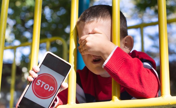 Do tego wieku dzieci nie powinny używać smartfonów. Najnowsze badania naukowców