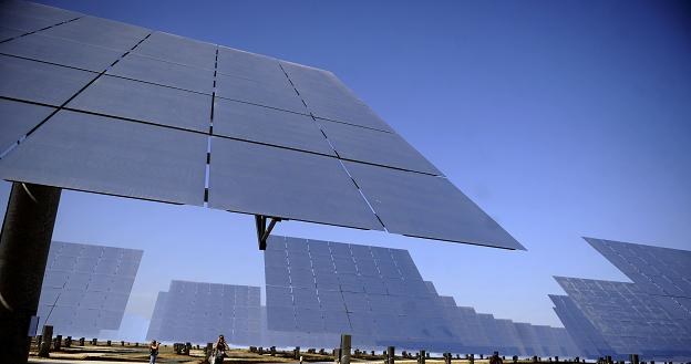 Do tej pory energię słoneczną wykorzystywano głównie na południu Europy (na fot. farma w Andaluzji) /AFP