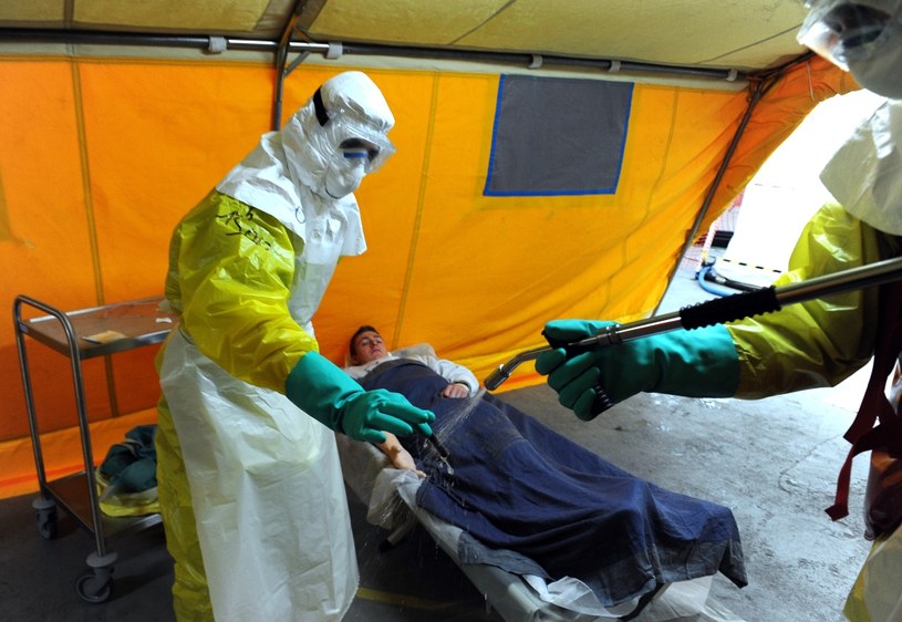 Do tej pory w Afryce Zachodniej na ebolę zmarło 9380 osób /AFP