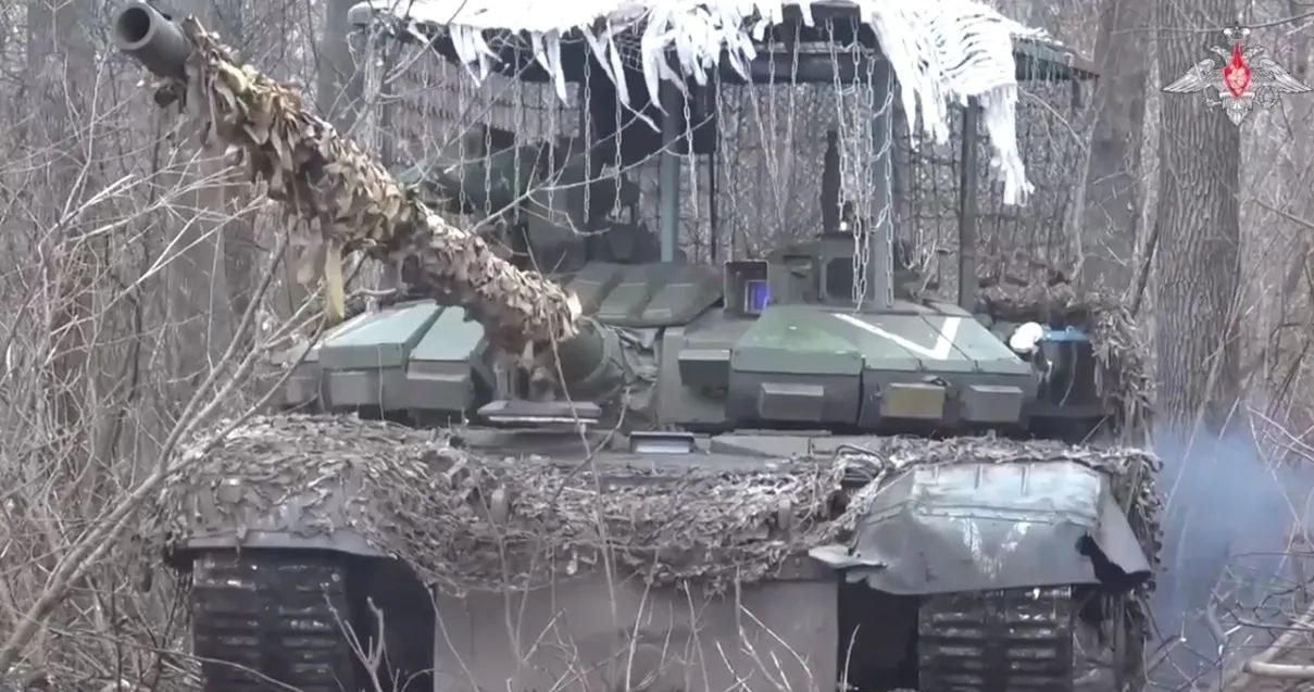 Do tej pory wykorzystywane w Ukrainie czołgi T-90 były chronione przez klatki, ale to się właśnie zmienia /Rosyjskie Ministerstwo Obrony /materiały prasowe
