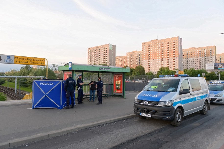 Do tragicznego zdarzenia doszło na przystanku na Alejach Solidarności w Poznaniu /Jakub Kaczmarczyk /PAP