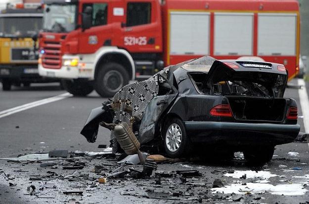 Do tragicznych wypadków dochodzi na drogach jednojezdniowych /PAP