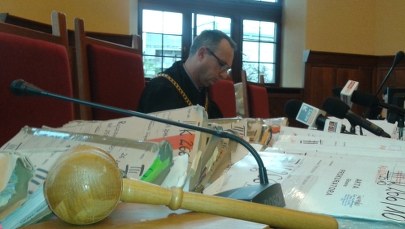 Do trzech razy sztuka. "Fryzjer" w końcu przed sądem