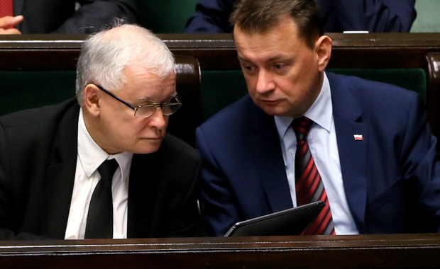 Do trzech razy sztuka? PiS wycofuje z Sejmu kolejny, drugi już projekt ws. podwyżek