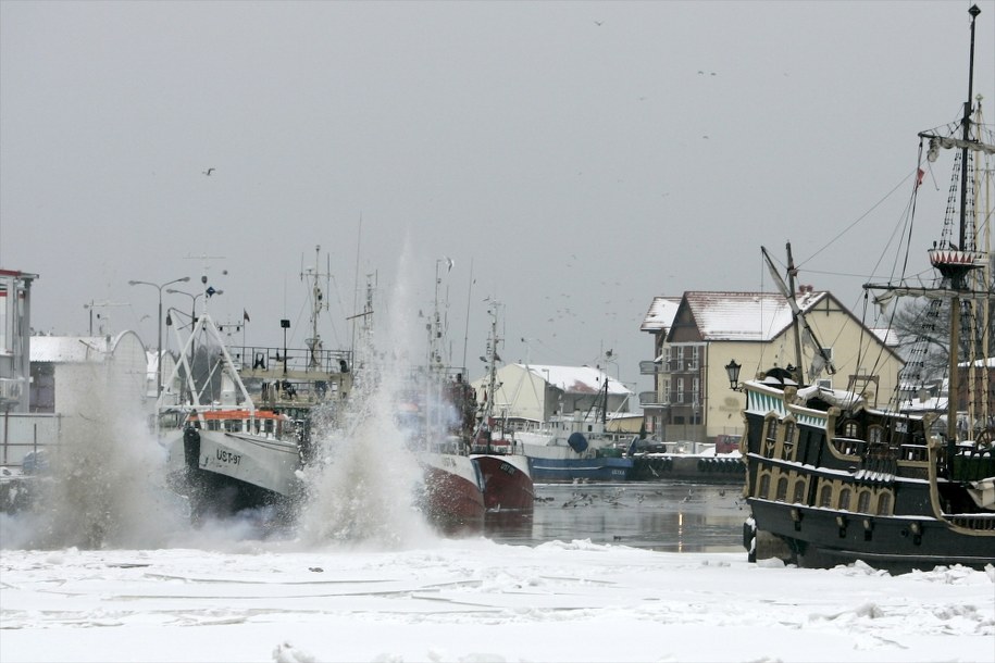 Do unieszkodliwienia bomby wezwano żołnierzy Marynarki Wojennej /Adam Warżawa /PAP