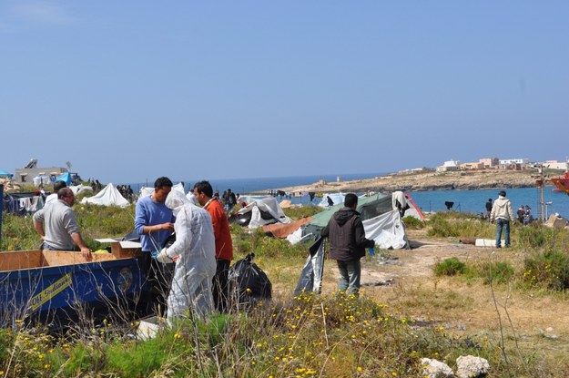 Do Włoch każdego miesiąca przybywają tysiące nielegalnych imigrantów /ANSA/REGIONE SICILIA    /PAP/EPA