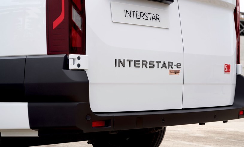 Do wyboru będą dwa warianty elektryczne. Nissan Interstar będzie dostępny również z silnikiem wysokoprężnym. /materiały prasowe