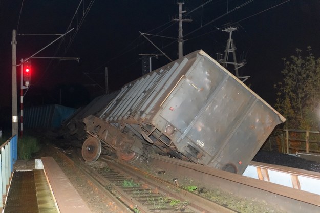 Do wykolejenia pociągu towarowego przewożącego węgiel i miał doszło 2 dni temu we Wronkach /Jakub Kaczmarczyk /PAP