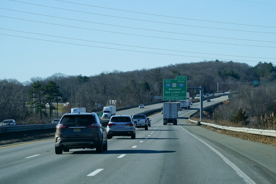 Do wypadku doszło na autostradzie w stanie Nowy Jork /Shutterstock