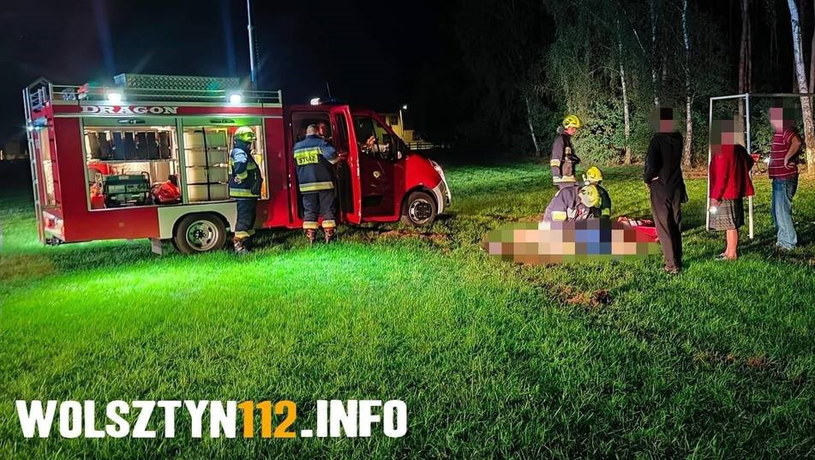 Do wypadku doszło na boisku. Auto przewróciło na nastolatka, który siedział na dachu /Policja