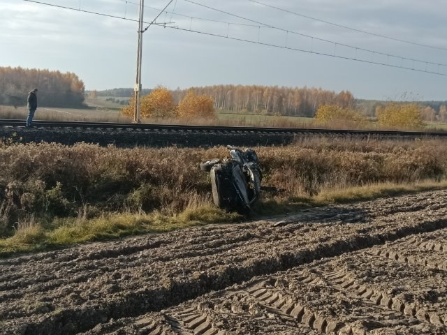 Do wypadku doszło na niestrzeżonym przejeździe kolejowym /Policja