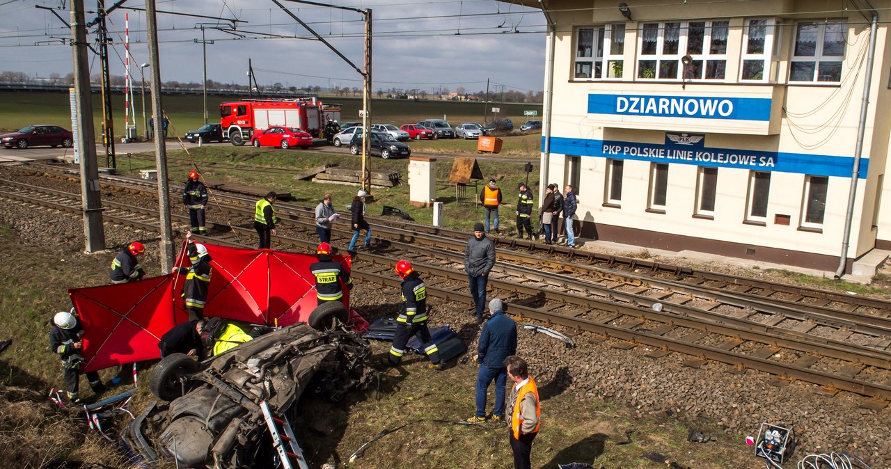 Do wypadku doszło na strzeżonym przejeździe /Tytus Żmijewski /PAP