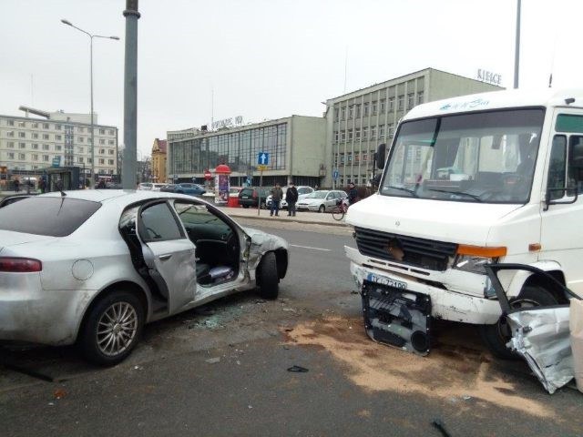 Do wypadku doszło w centrum Kielc. /KW PSP Kielce /